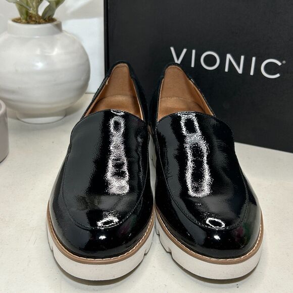 Vionic Kensley Patent Leather Slip On Loafers Black White Sole Women's 9 NWB - Picture 2 of 8